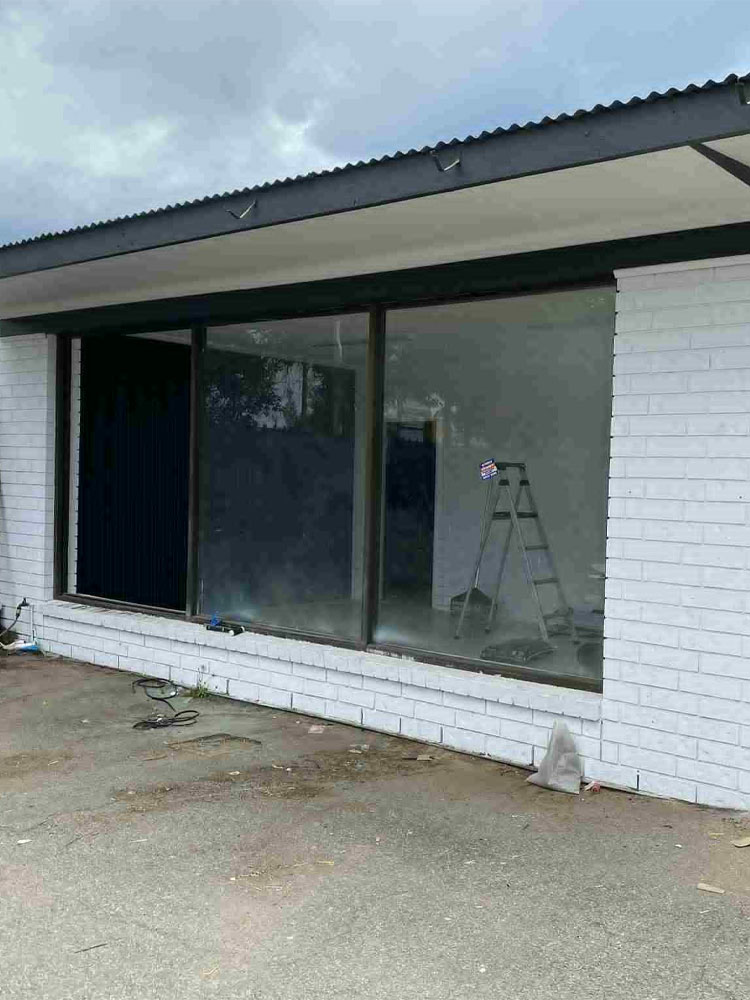 Custom Glass Suppliers (8)
