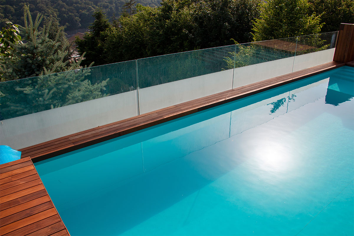 Frameless-Shower-Screens-01